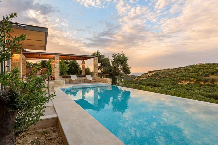 Romantic villa with 4 bedrooms & private pool.