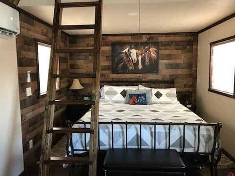 LVBar Ranch - Cabin #5-pet friendly
