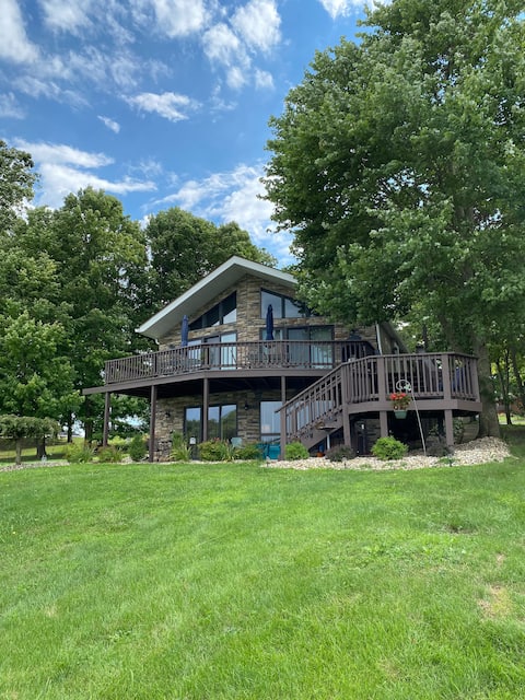 Shirley's Lakeshore Retreat