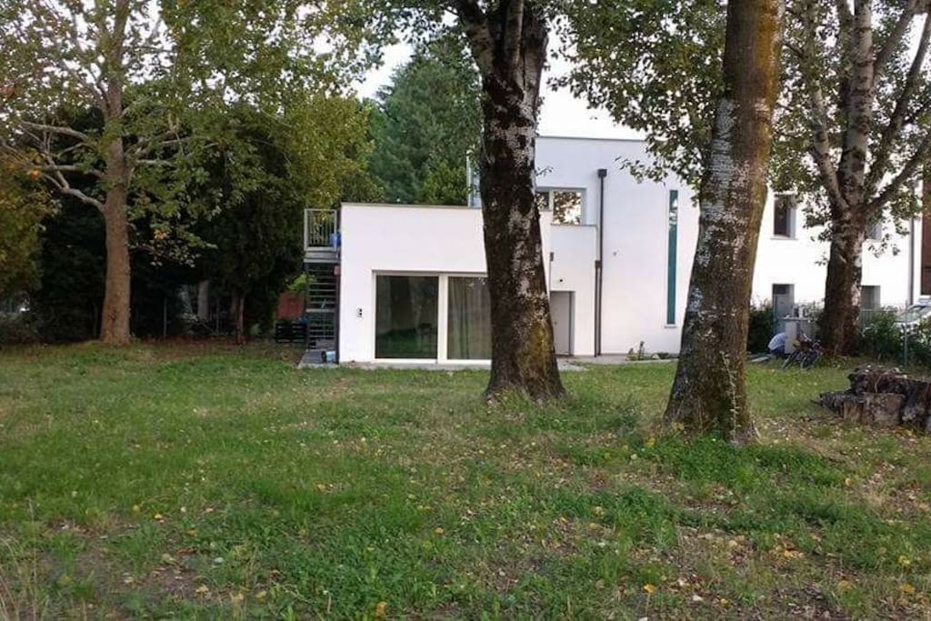 veduta dal parco della casa