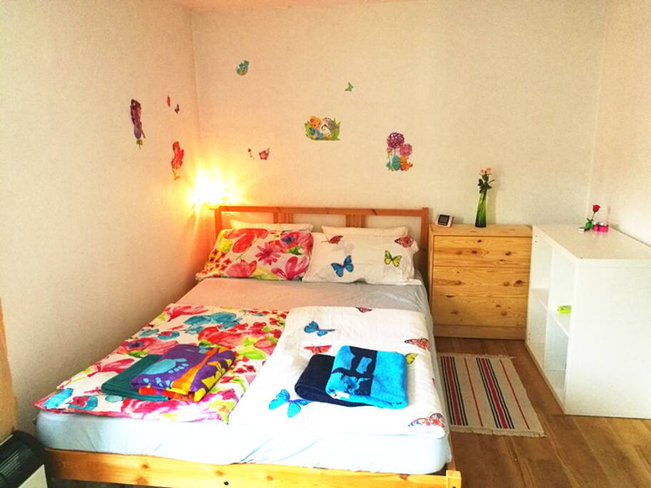 Bedroom (only one 1.5 meter bed)