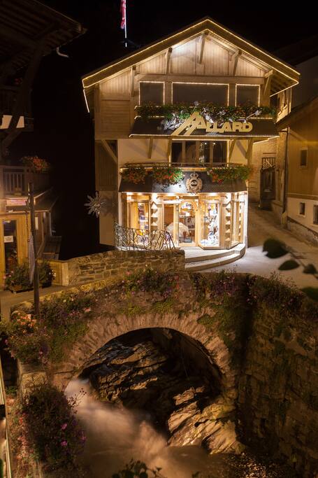 l'appartement et sa terrasse sont au 1er étage