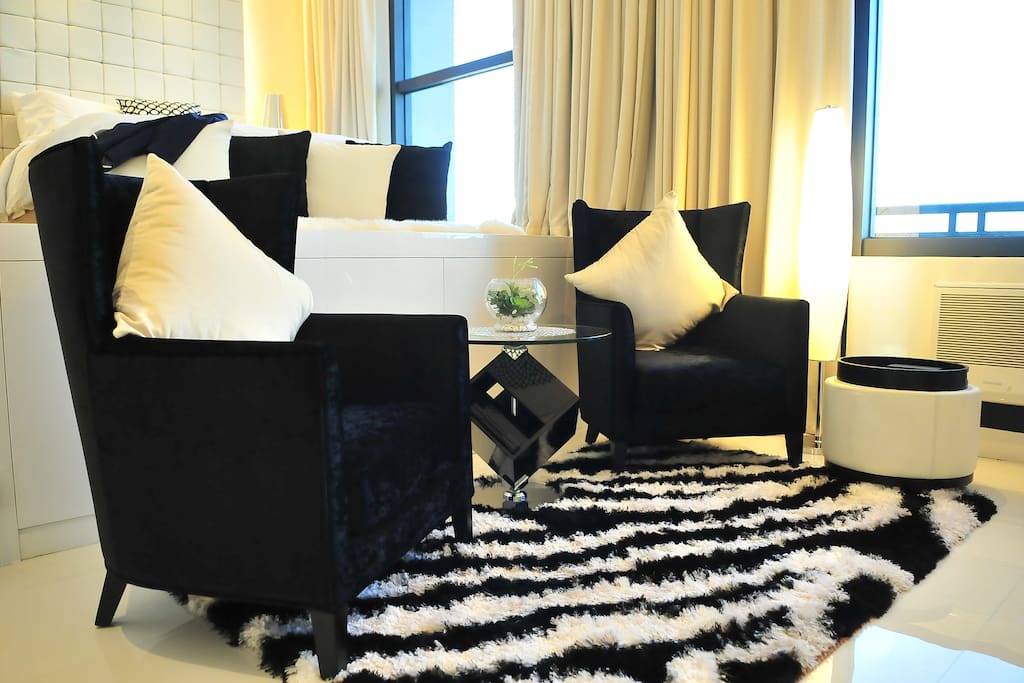 Black and white carpet to complement the theme