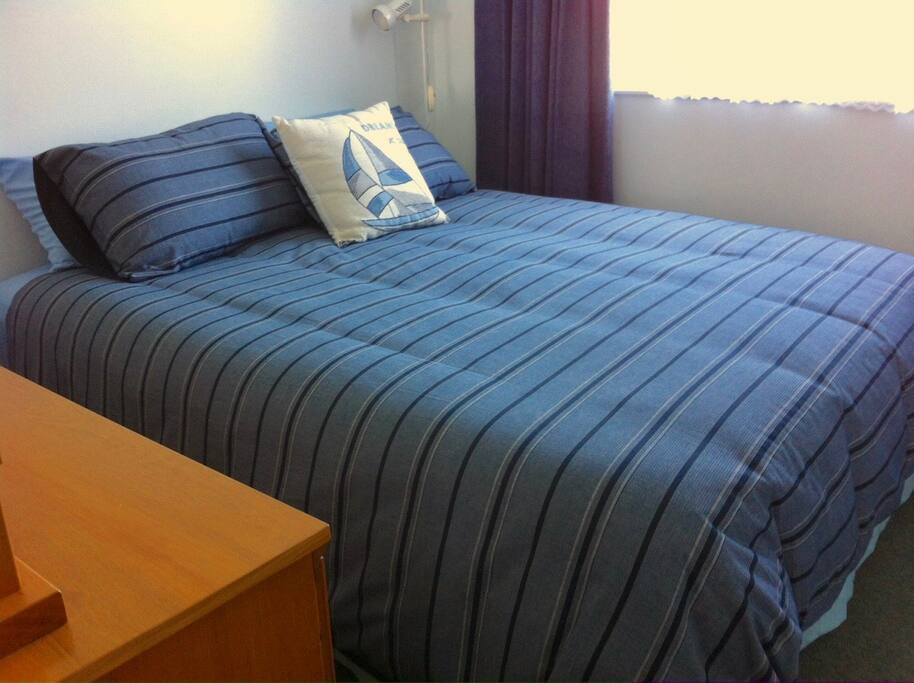 Second bedroom with queen sized bed