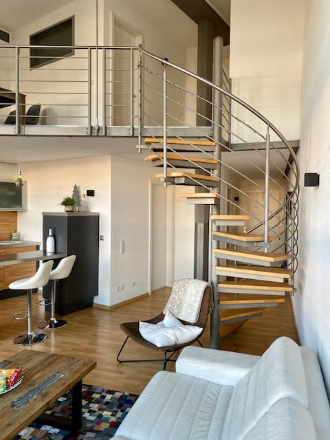Erfolgreiche Airbnb-Immobilie: Historic loft with your own kayak in Plagwitz