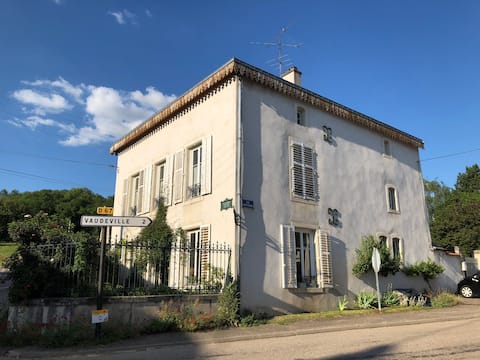 Shtëpia La Fourmi, një vend komod, afër Château