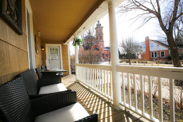 Entire 8BR Historic Mansion in the NE Arts Dist gallery image 3