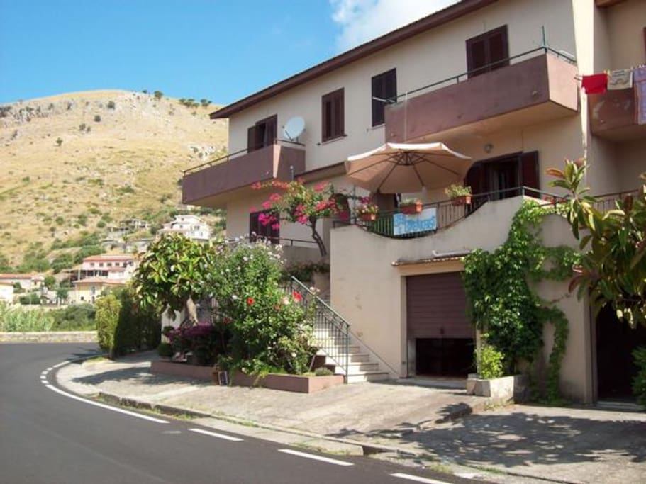 fronte casa/strada del B&B Italia