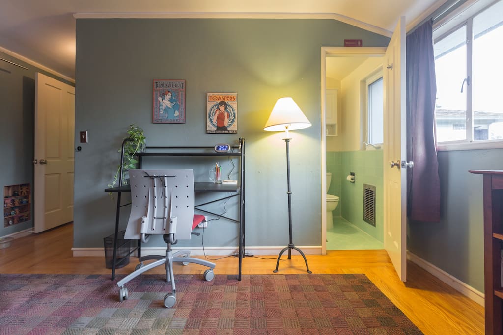 Desk and chair in room.