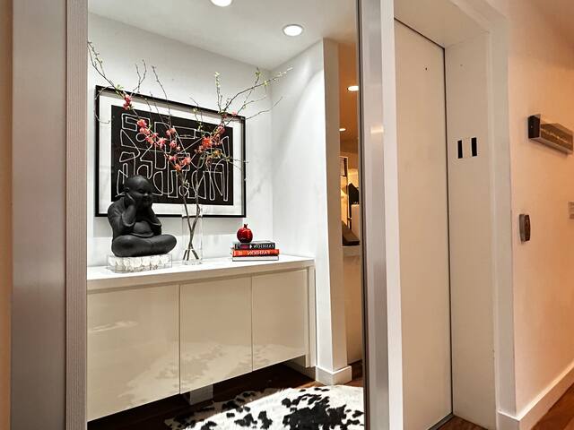 Luxurious, full-floor 2 bed, 2 bath Flatiron NOMAD gallery image 3