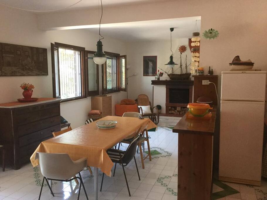 soggiorno con angolo cottura