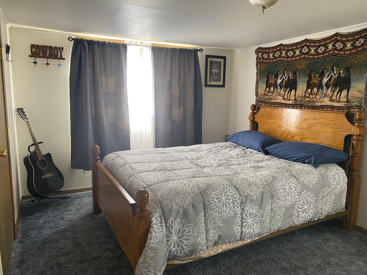 25 minutes from Glacier National Park! Bedroom 2 Houses for Rent in