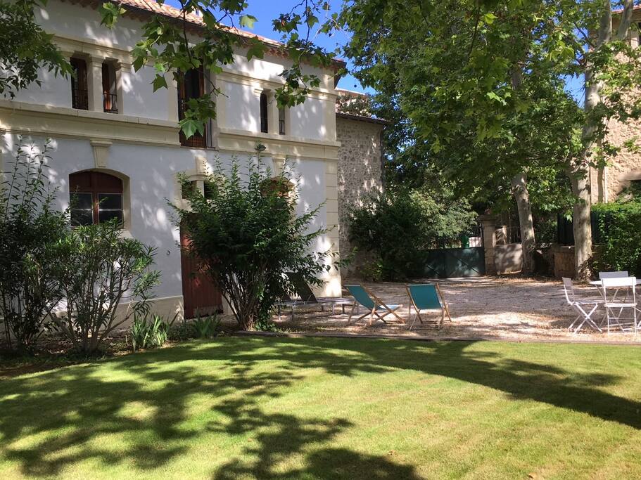 le gîte vu de la pelouse