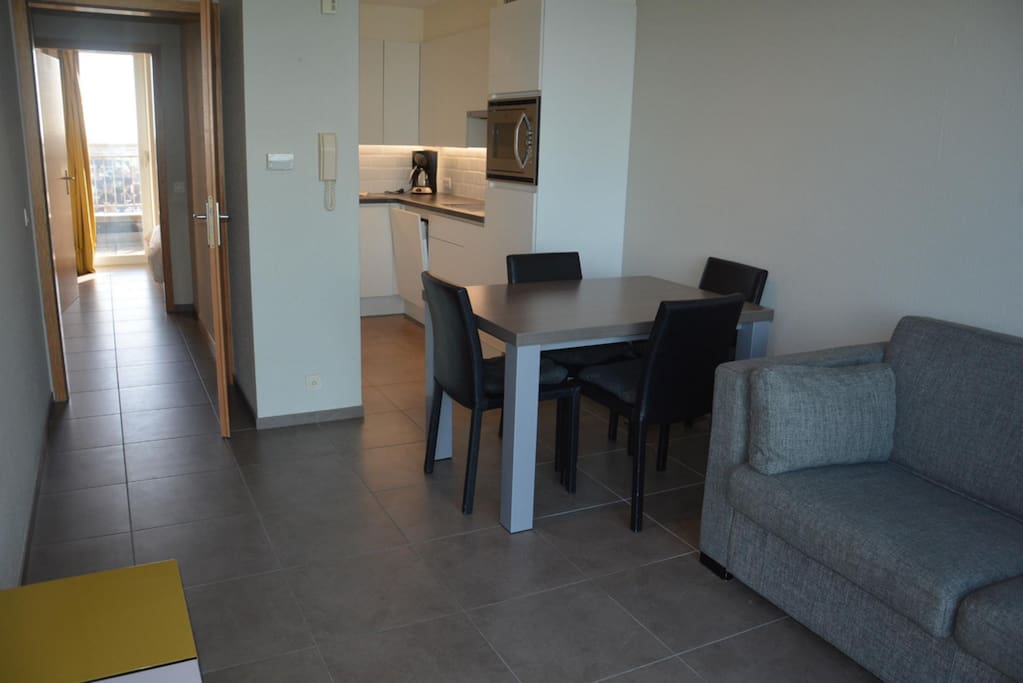 Gezellige living met open keuken