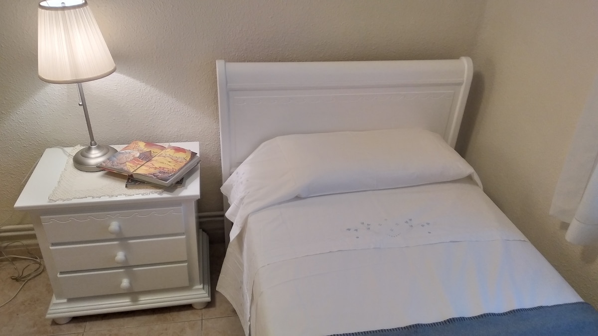 Izba-2 90 cm posteľ. 6,15 m²