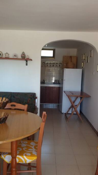 soggiorno con ingresso cucina