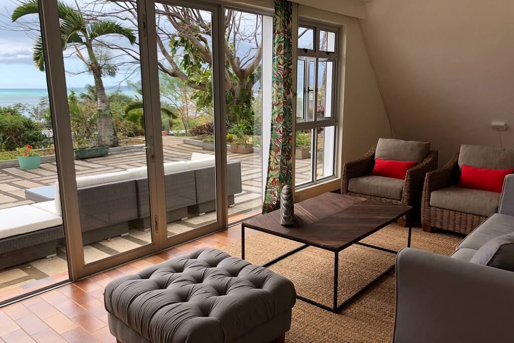 Lounge with large terrace and sea view