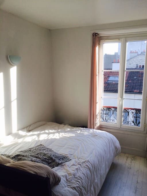 Chambre avec lit 2 places très confort (matelas neuf), sans vis à vis