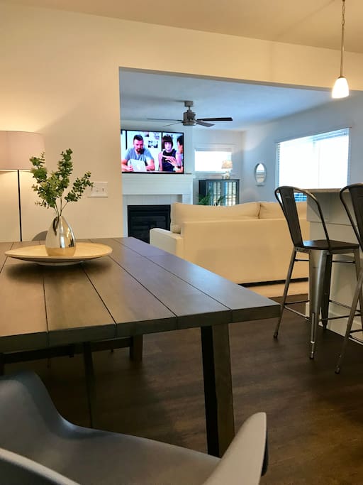 Kitchen, Breakfast Bar and Living Room entry.