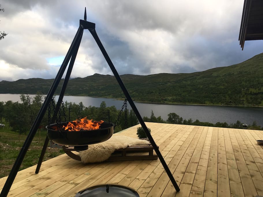 Bålpanne på terrassen, grilling og kos sommer som vinter.