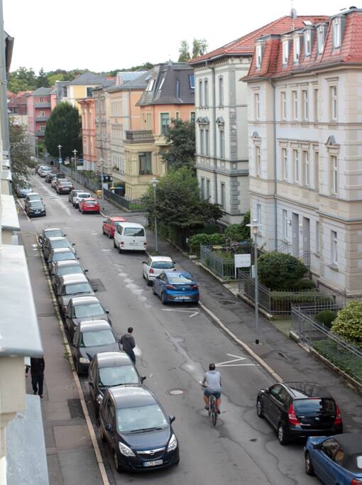 Die Thomas-Müntzer-Straße von unserer Wohnung aus fotografiert.