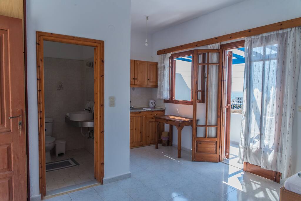 The kitchen and the bedroom with a sea view