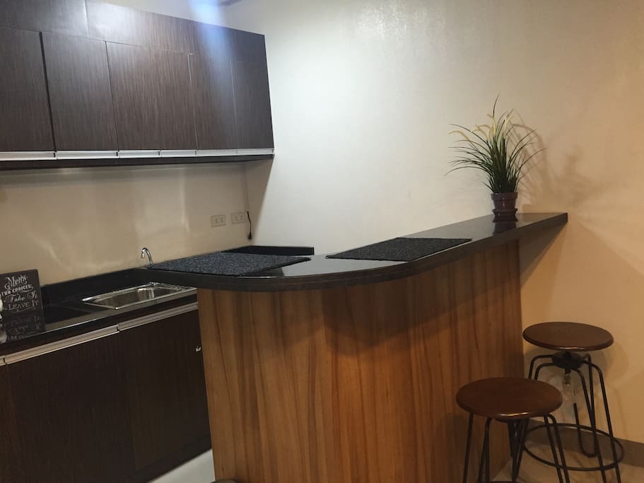 Island counter with breakfast bar