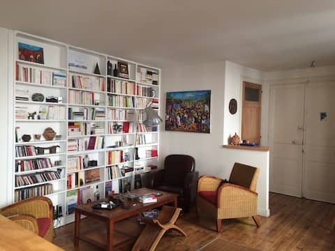 Successful Airbnb property: Charming apartment at the foot of the Cathedral. in Bayonne