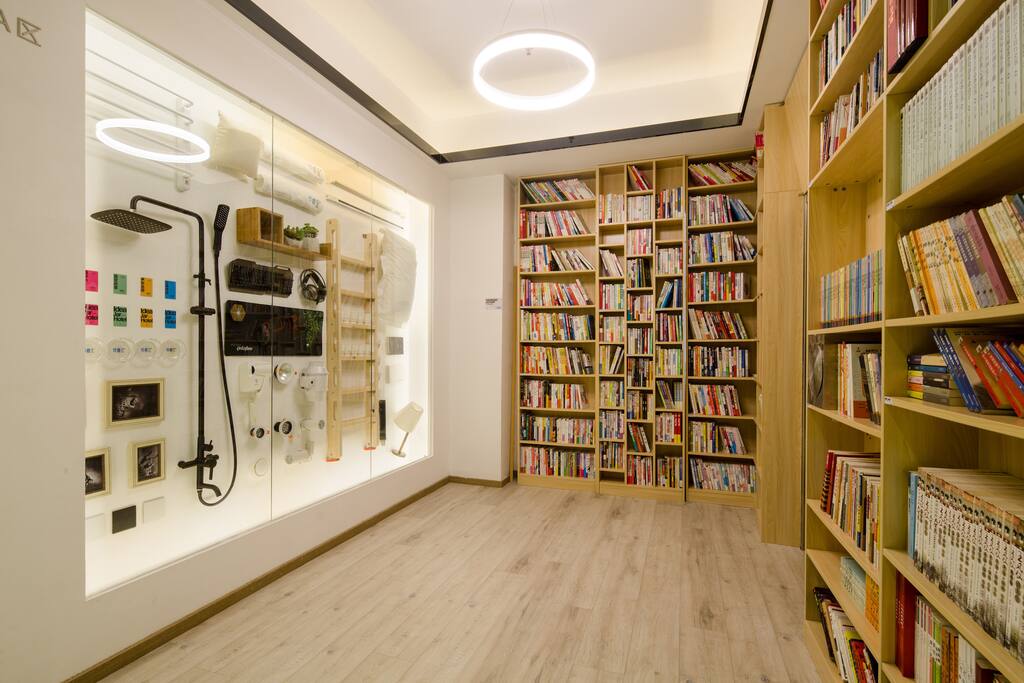 电梯入口 设施设备展示