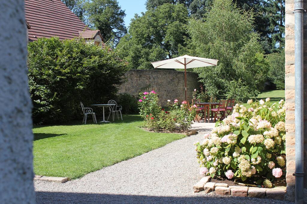 terrasse devant l'entrée privative