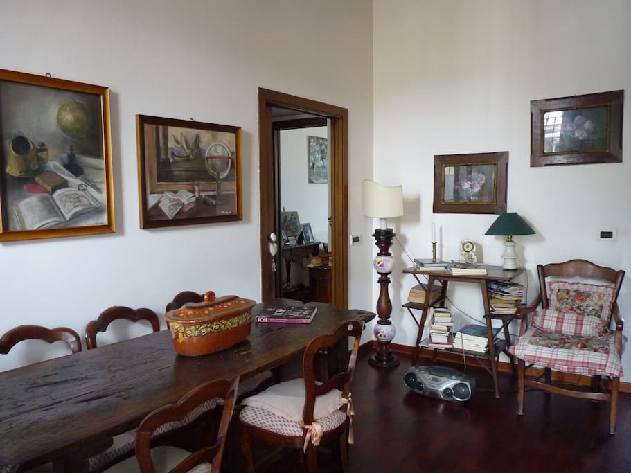 Ingresso con tavolo da pranzo