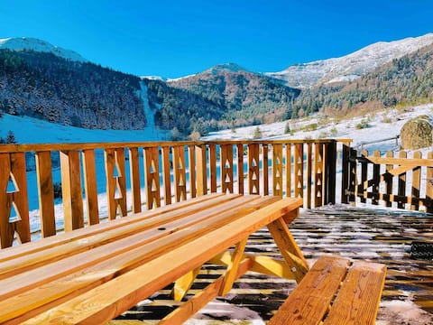 Ski-in/ski-out chalet & panoramic view, Le Lioran