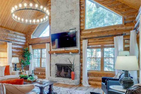 5 Bed 5 Bath Nashville Lodge 7 acres 3 King Suites