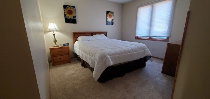 Second bedroom has queen bed, full closet and the 2nd full bathroom is in hall right outside its door. 