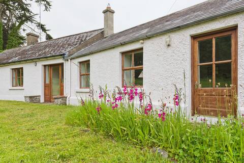 The Bunker, beautiful, spacious riverside cottage