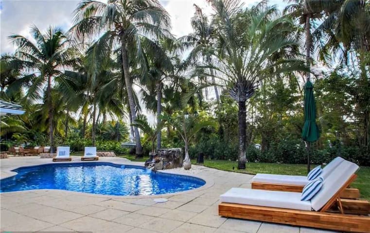 On Ocean Dr Ask about weekly stay discount!