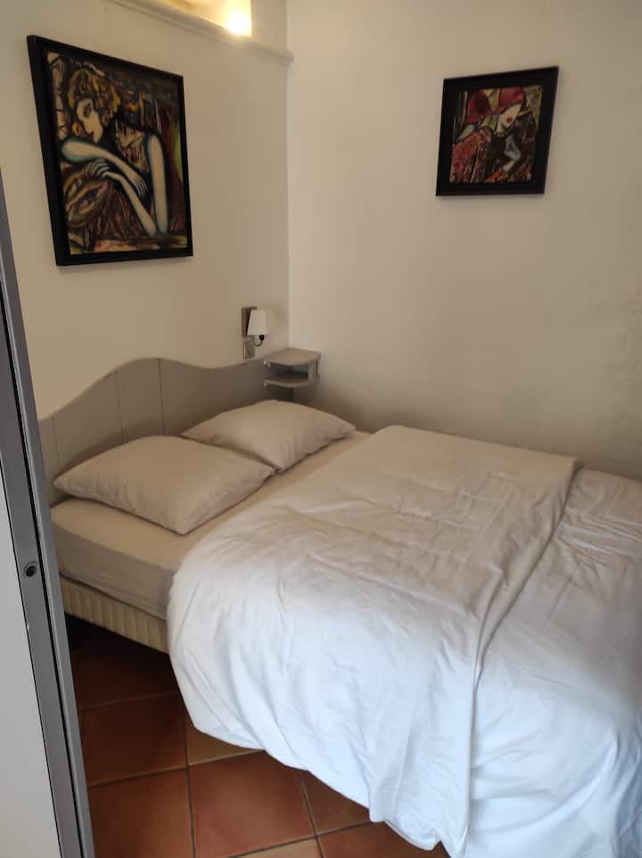 غرفة النوم 1