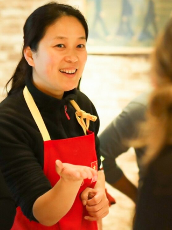 Show full-screen, host-provided image