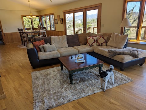 Top Airbnb: Pastoral/Mtn. Beauty 12 Min. to Downtown Asheville in Weaverville