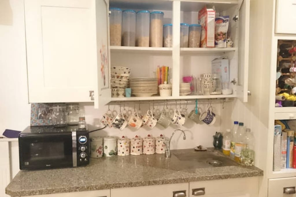 Our drink-station and a wide selection of breakfast cereals