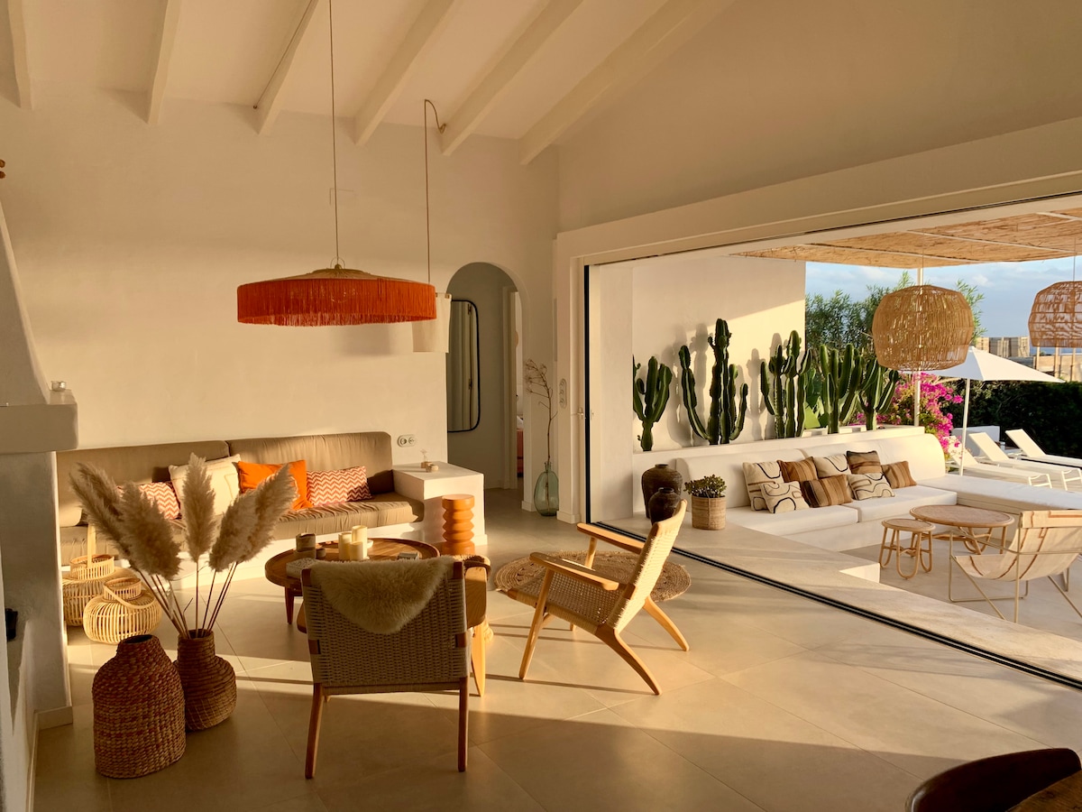 Eclectic Apartment / 121 Hakim House / The Sims 4 / no cc