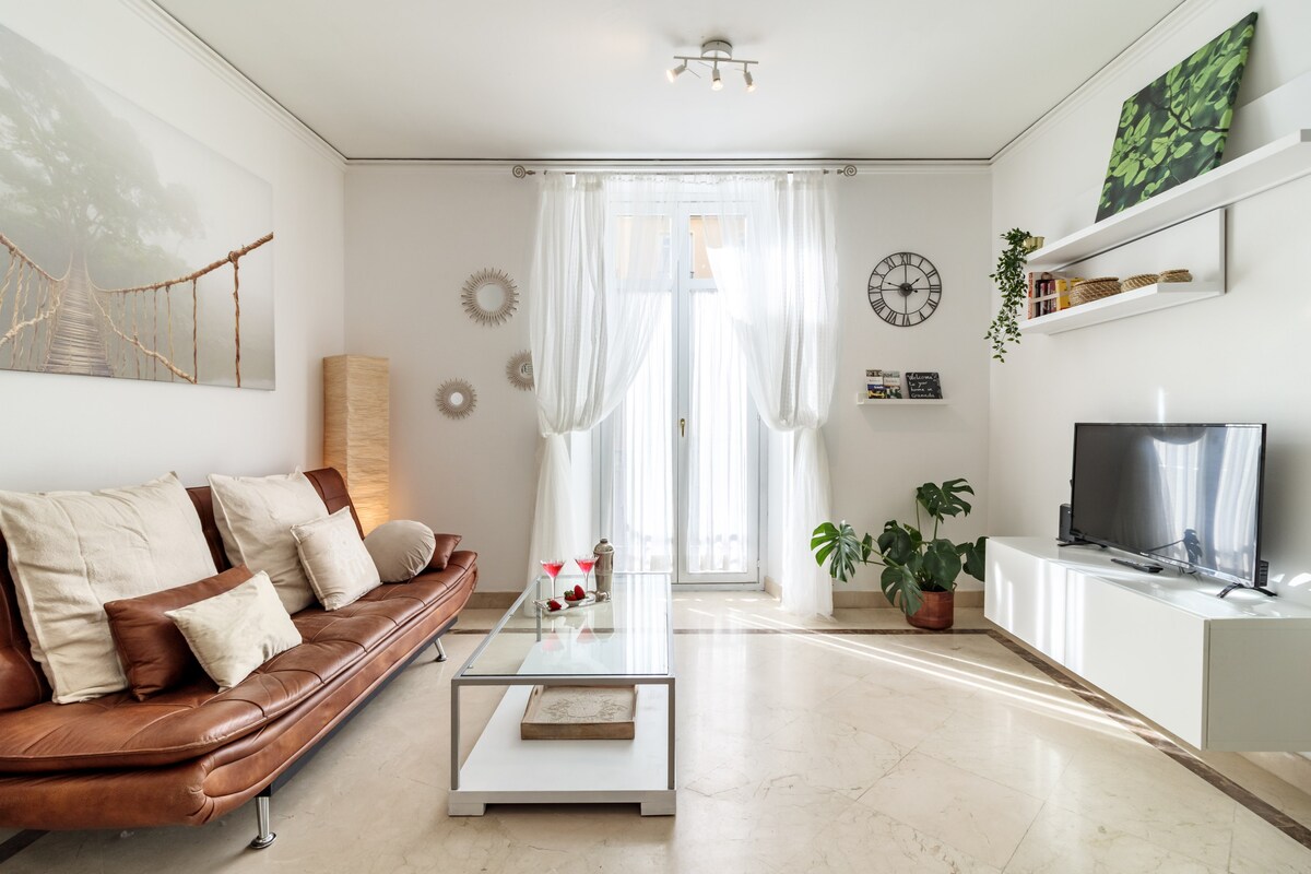 Anuncio de Airbnb popular: "GRAN VIA BALCONIES" en Granada