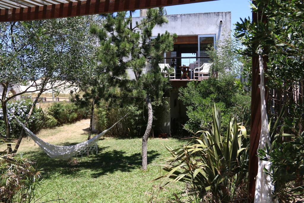 fachada trasera desde casa de huespedes
