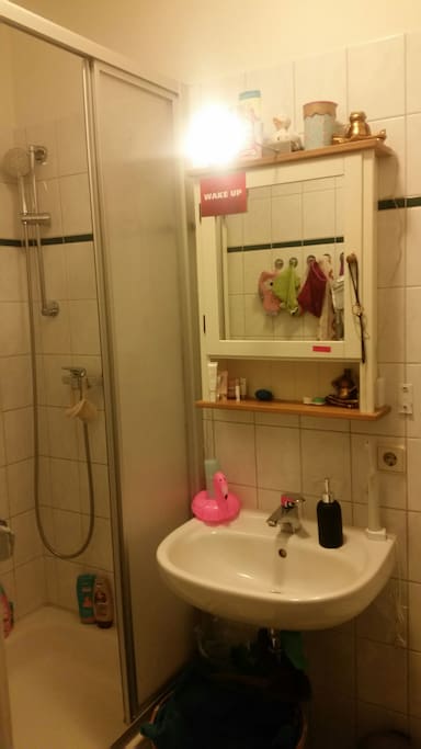 Badezimmer mit Dusche