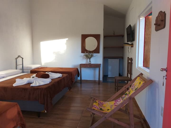 Удобен апартман со кабелска телевизија, 300 канали, првокласен фудбал, минибар, Wi-Fi. Нови душеци.