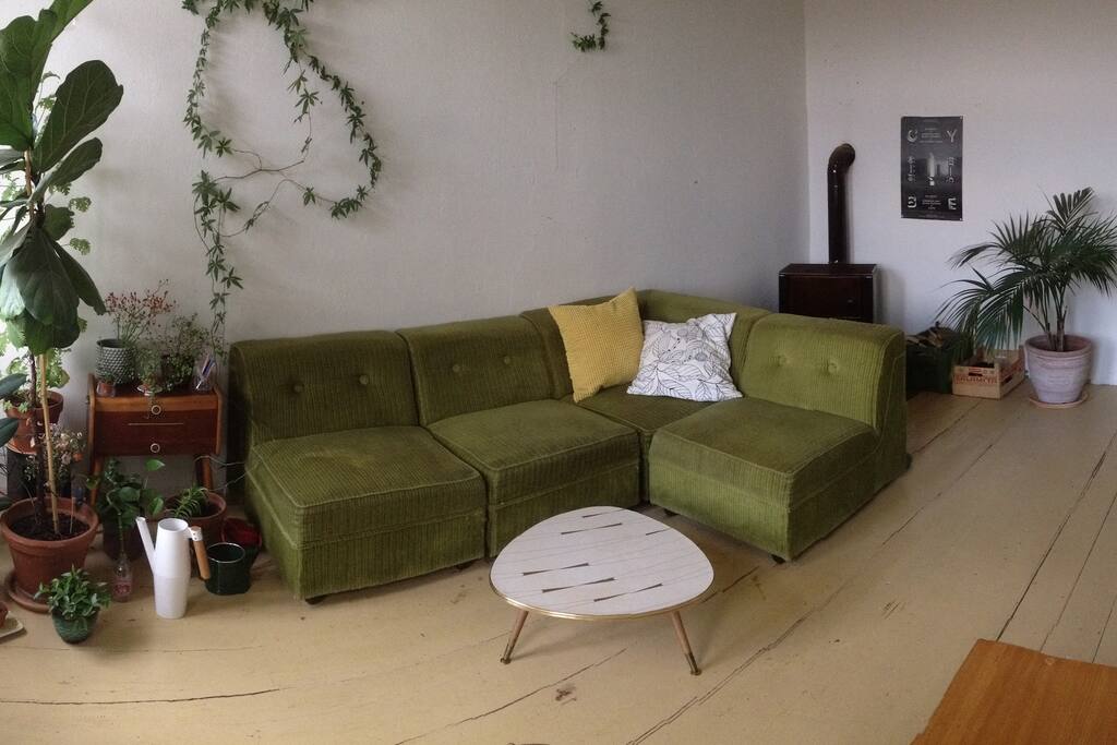 ... mit gemütlichem Sofa