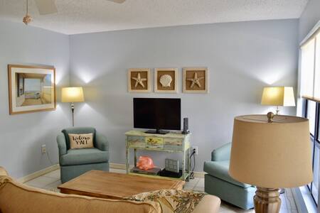 SIESTA KEY GROUND FLOOR CONDO ON TROLLEY LINE