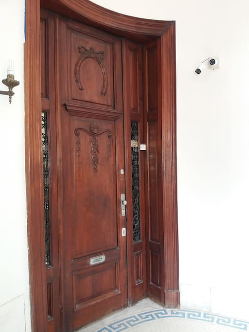 Puerta de acceso al apartamento