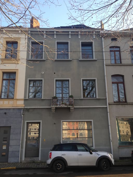 the appartment is at the ground floor