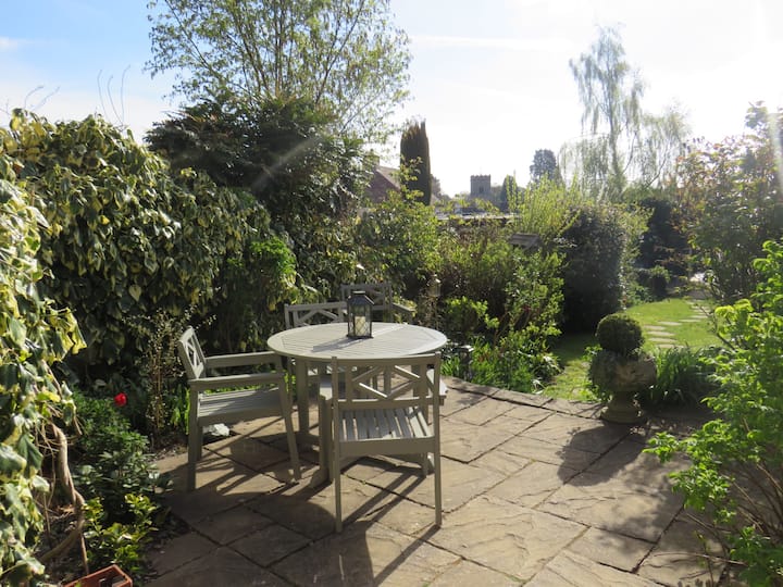 Beautiful cottage in heart of historic village. Houses for Rent in Shropshire, England, United